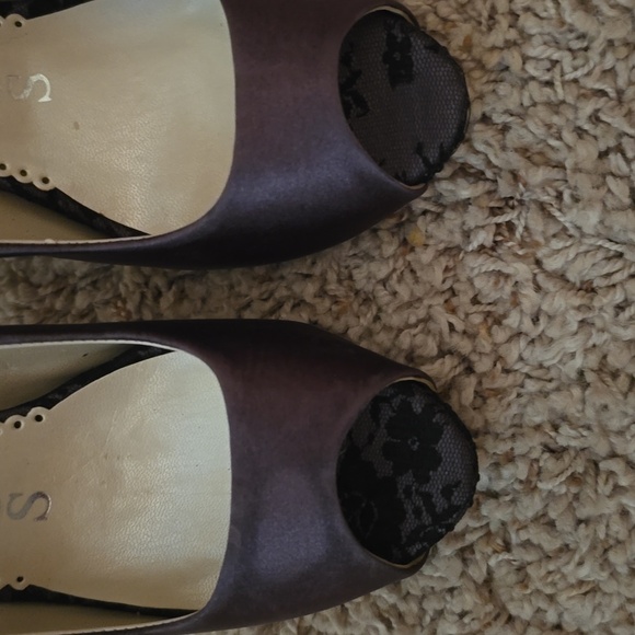 Caparros Purple Peep-Toe Heels With Black Lace Detail Size 8B (Bin 12) - Picture 3 of 10